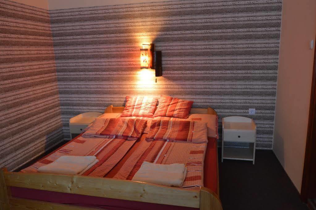 Bed and Breakfast Flamingo Vendeghaz Eger Exteriér fotografie